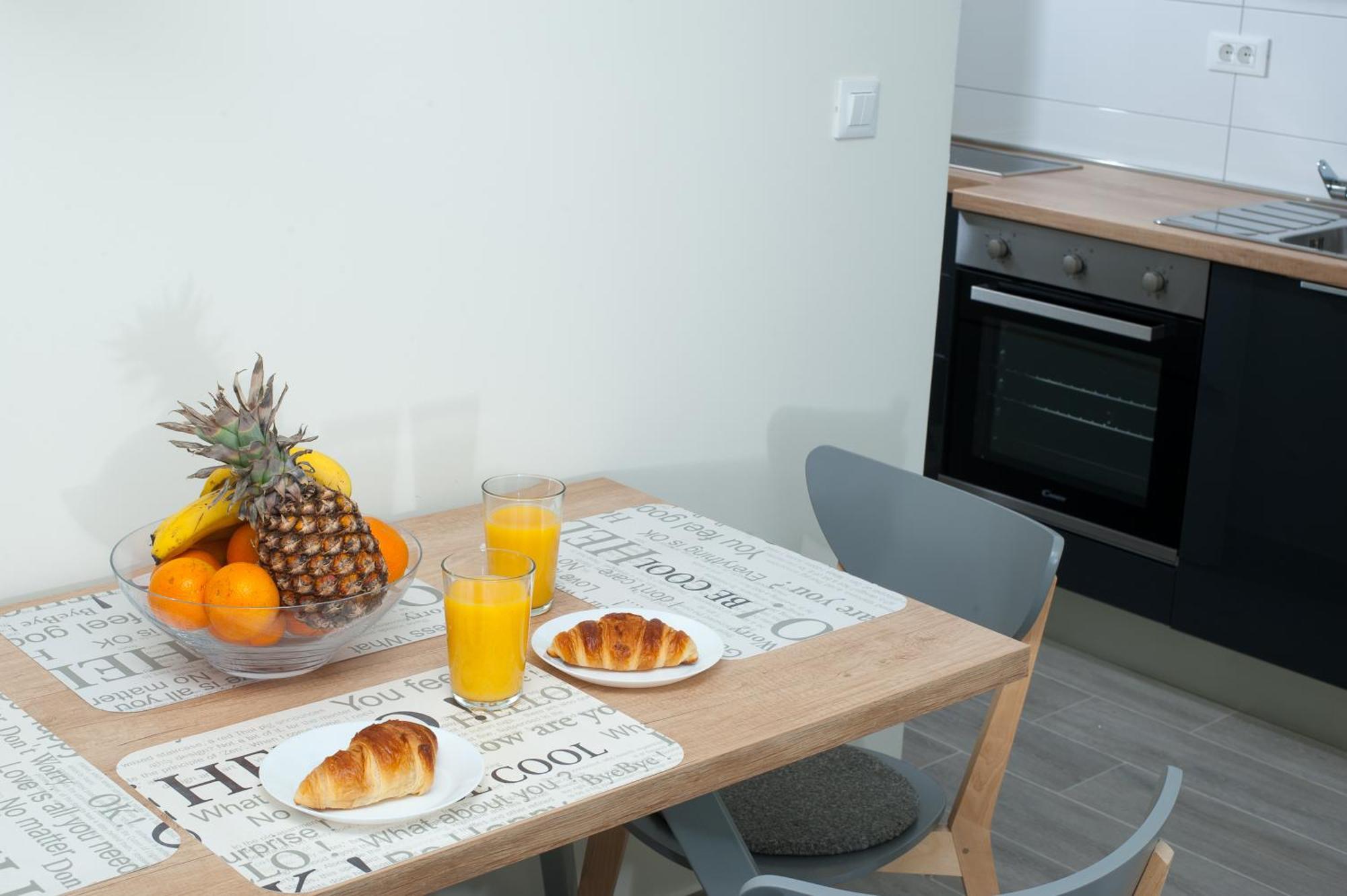 Seaside Luxury Suites Подстрана Стая снимка