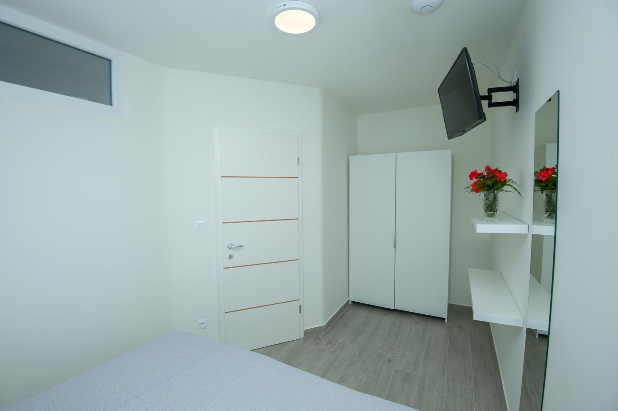 Seaside Luxury Suites Подстрана Стая снимка