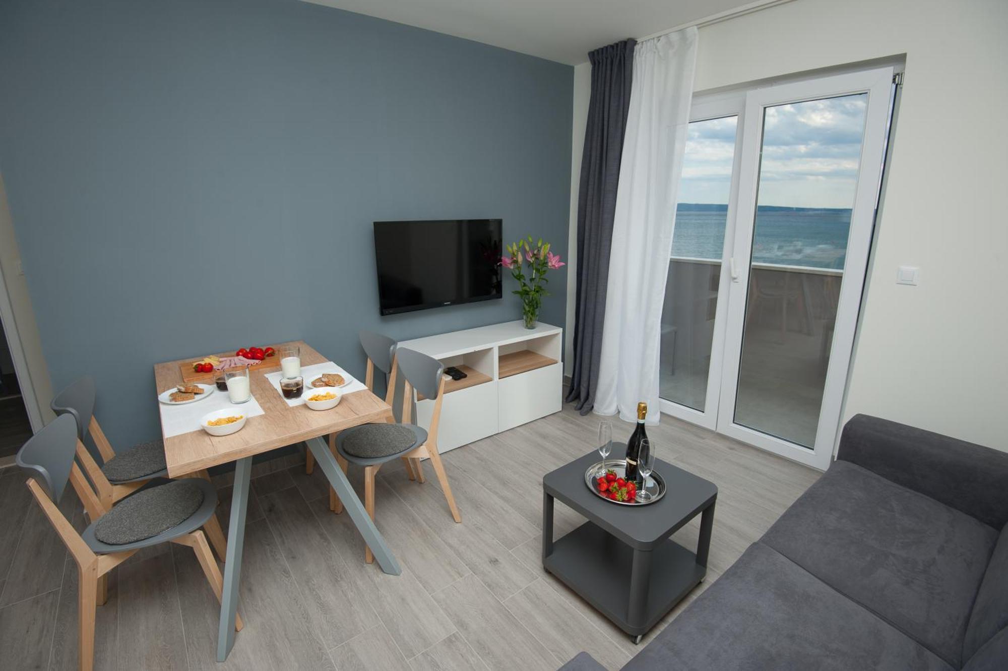 Seaside Luxury Suites Подстрана Стая снимка