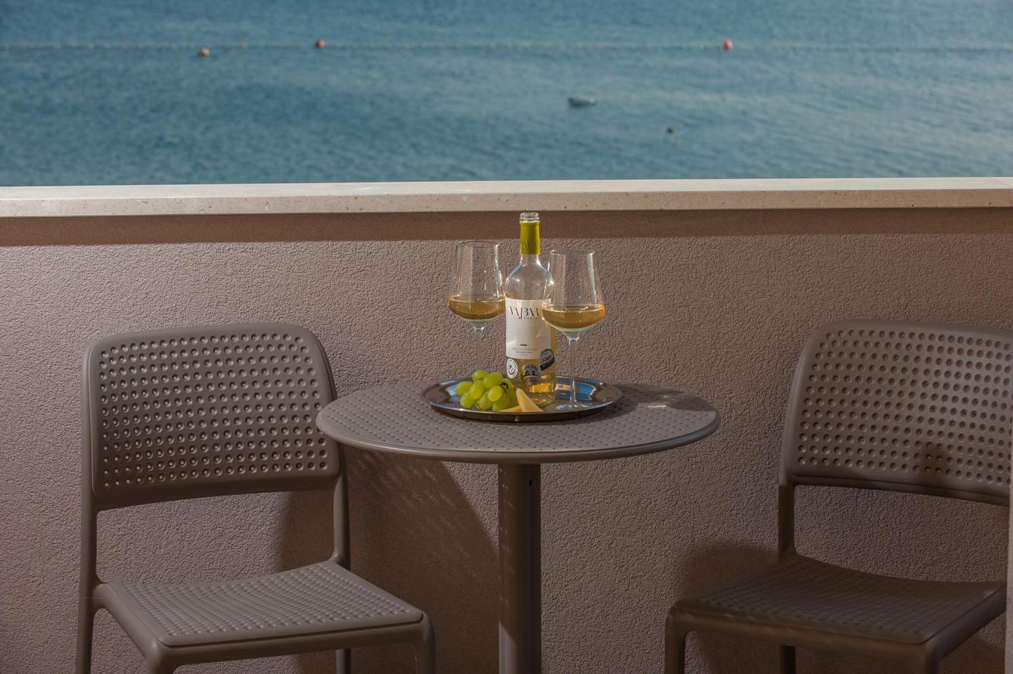 Seaside Luxury Suites Подстрана Стая снимка