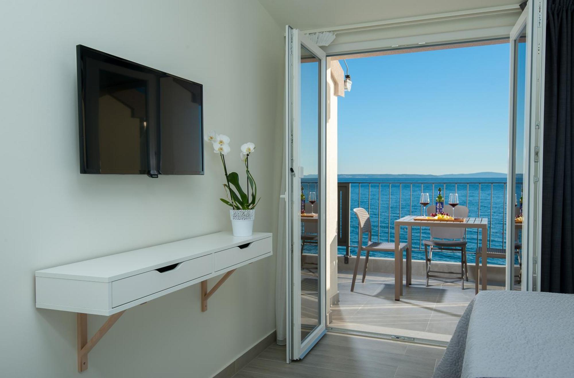 Seaside Luxury Suites Подстрана Стая снимка