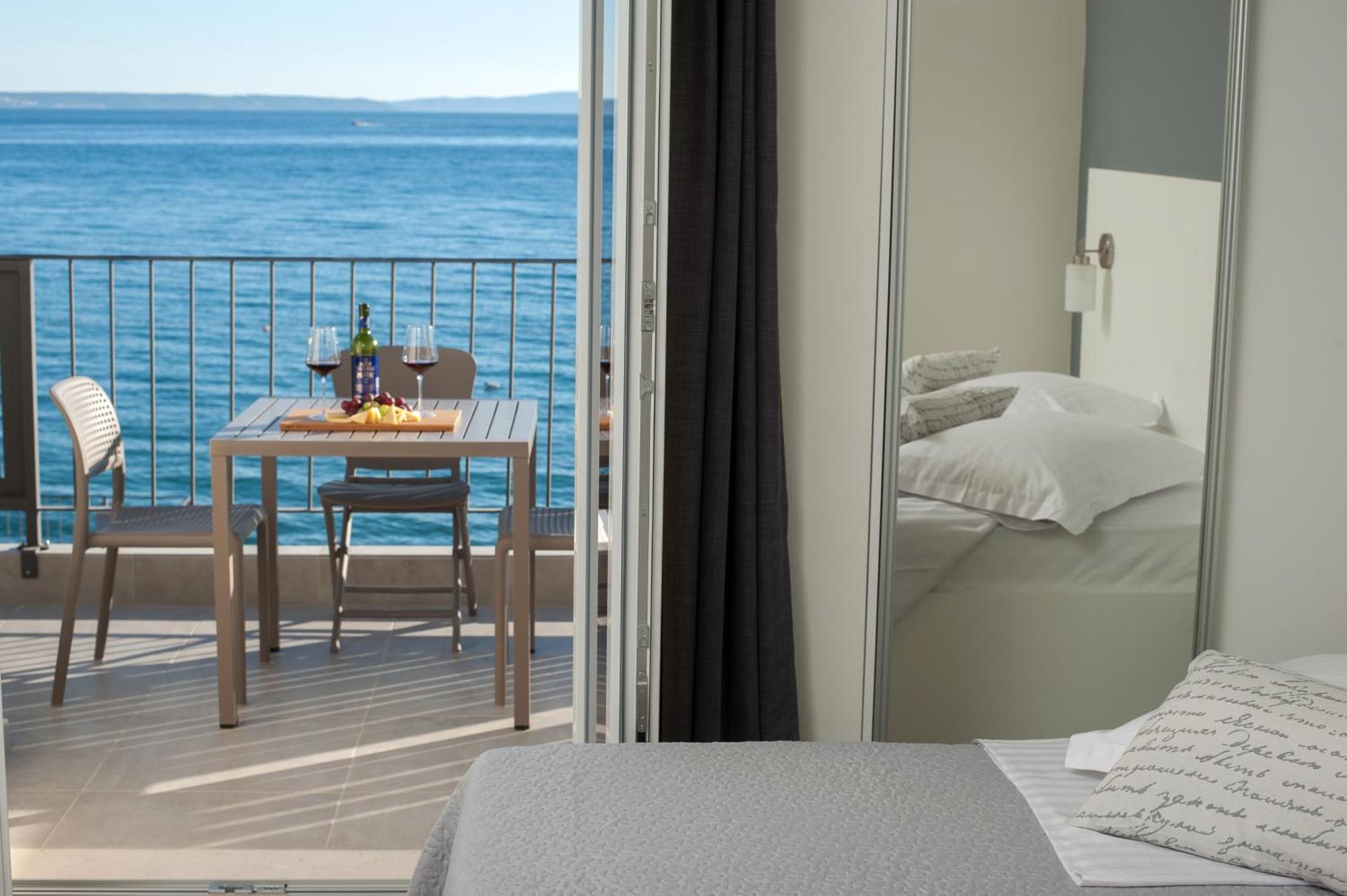 Seaside Luxury Suites Подстрана Стая снимка