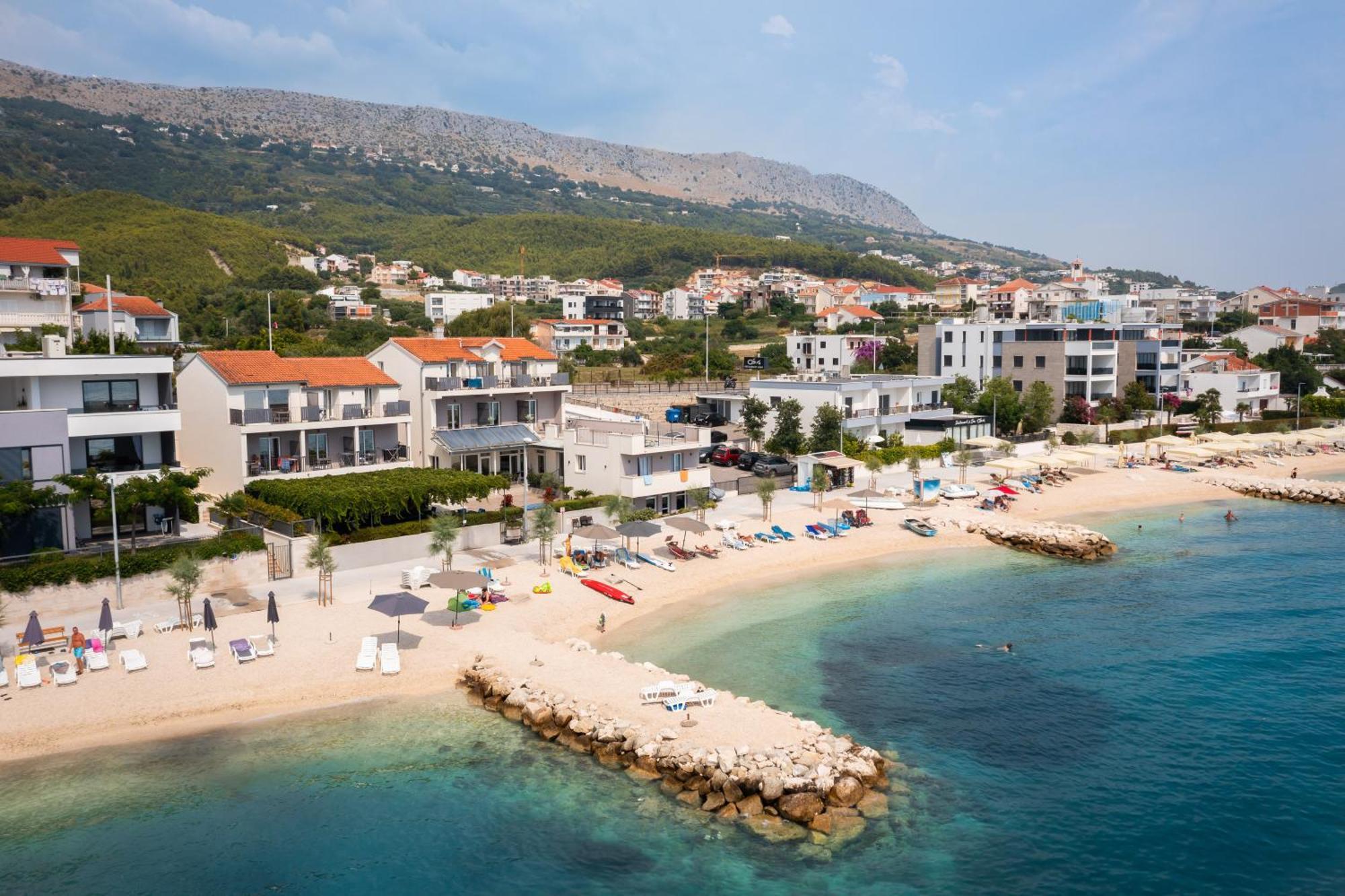 Seaside Luxury Suites Подстрана Екстериор снимка