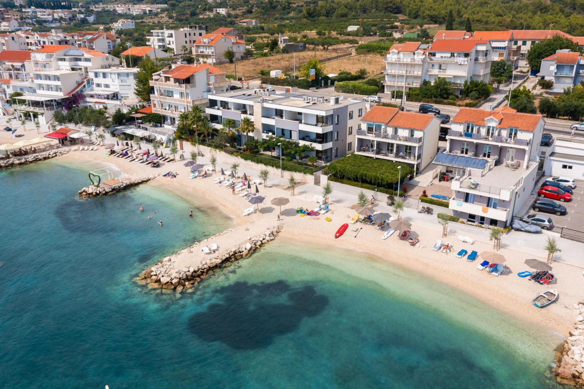Seaside Luxury Suites Подстрана Екстериор снимка