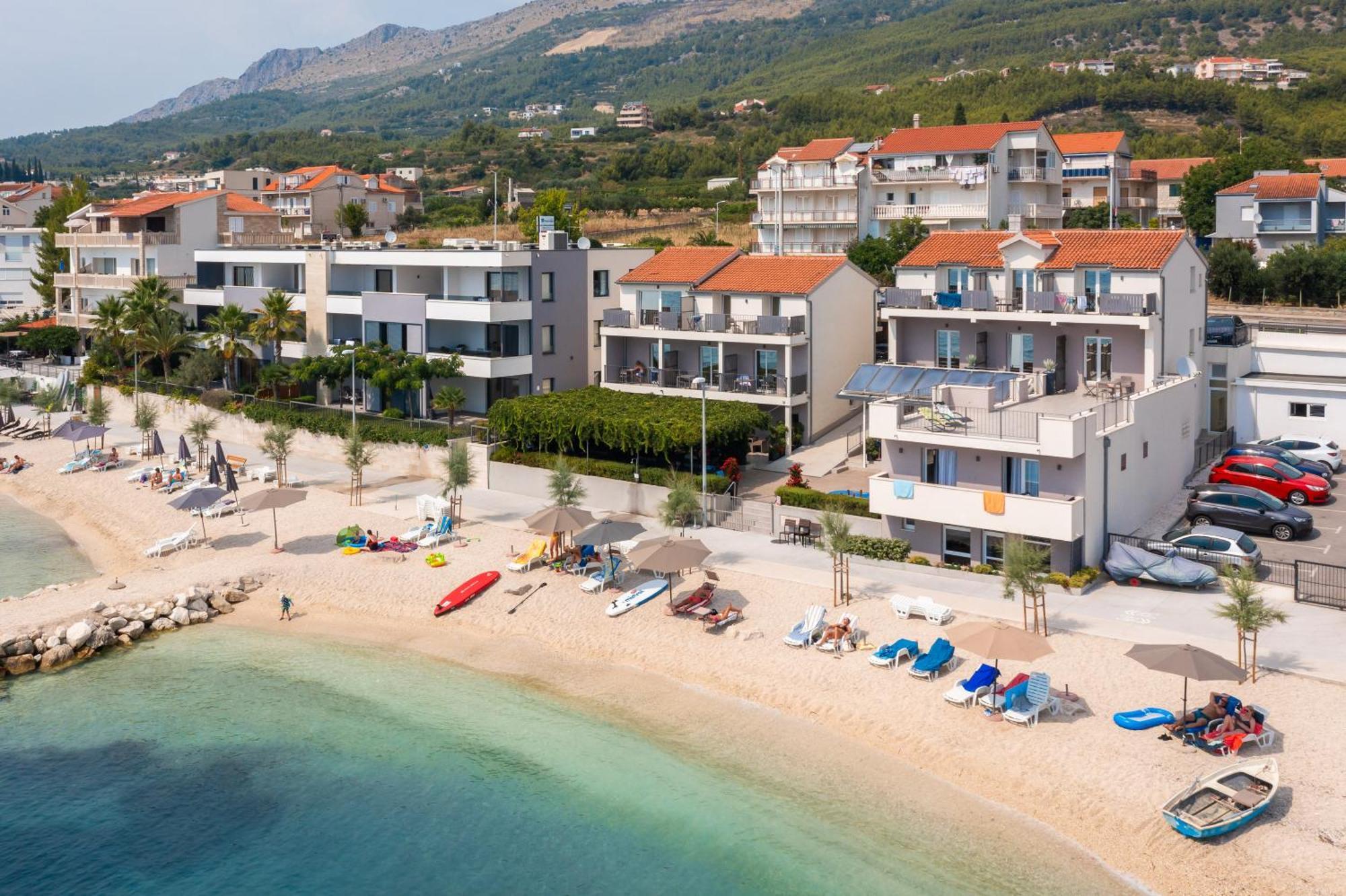 Seaside Luxury Suites Подстрана Екстериор снимка
