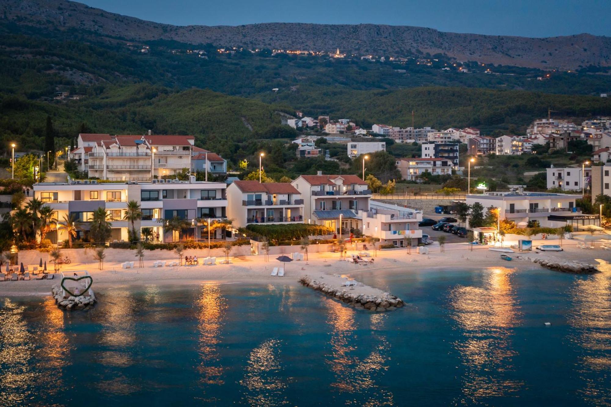 Seaside Luxury Suites Подстрана Екстериор снимка