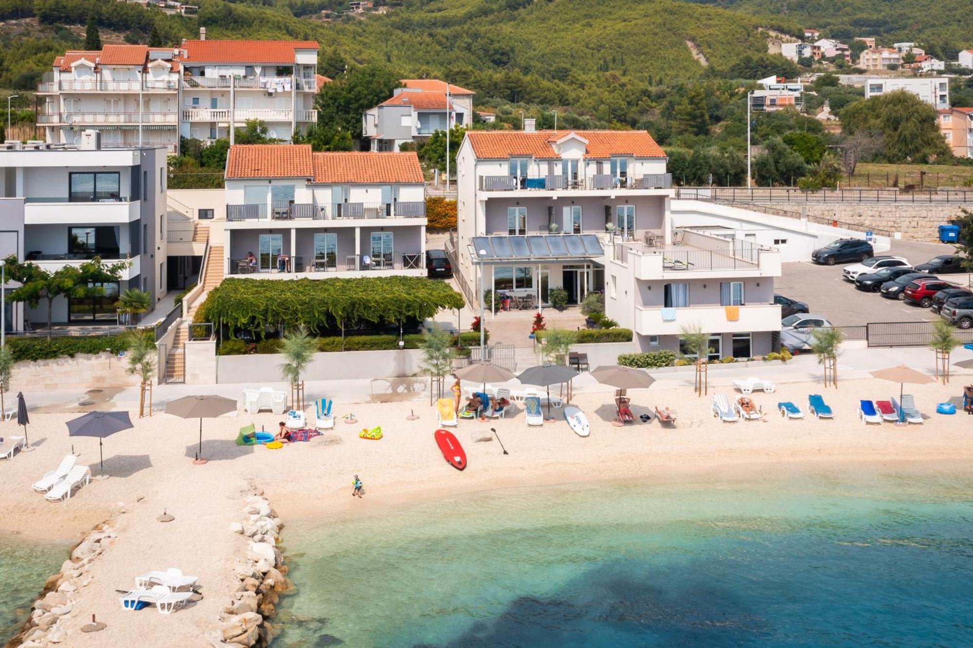 Seaside Luxury Suites Подстрана Екстериор снимка