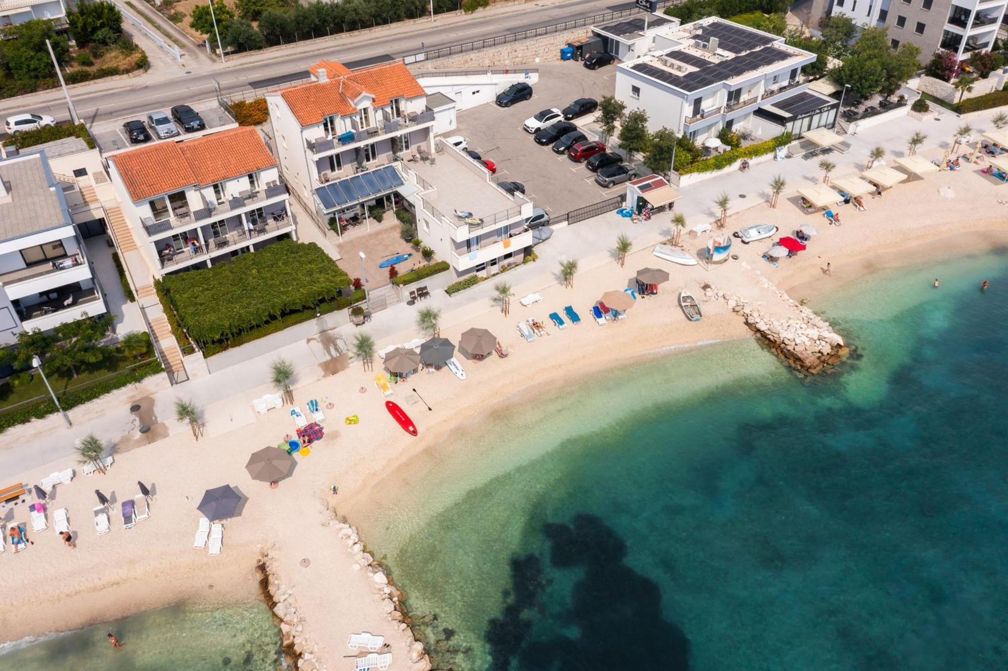 Seaside Luxury Suites Подстрана Екстериор снимка
