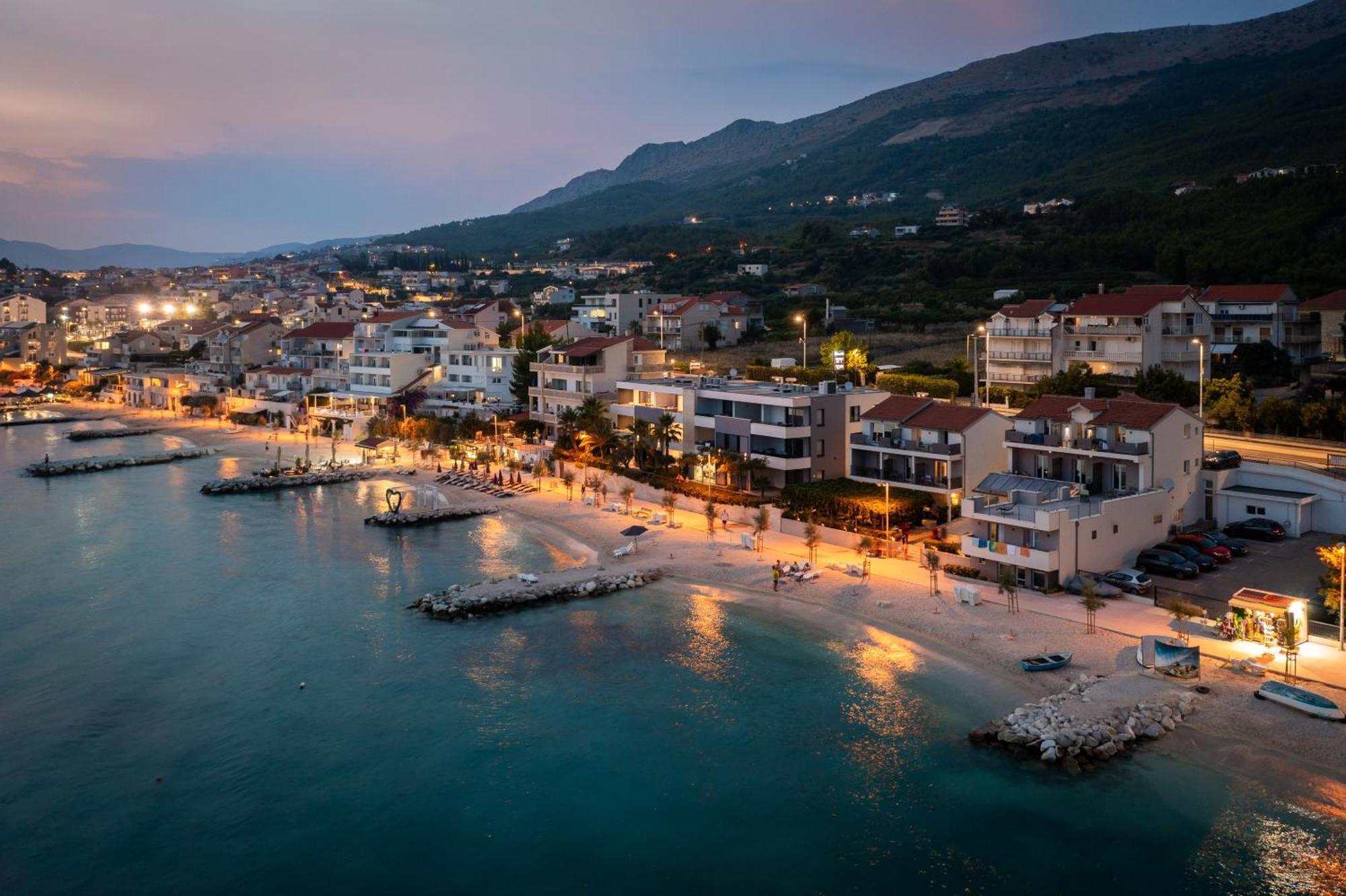 Seaside Luxury Suites Подстрана Екстериор снимка