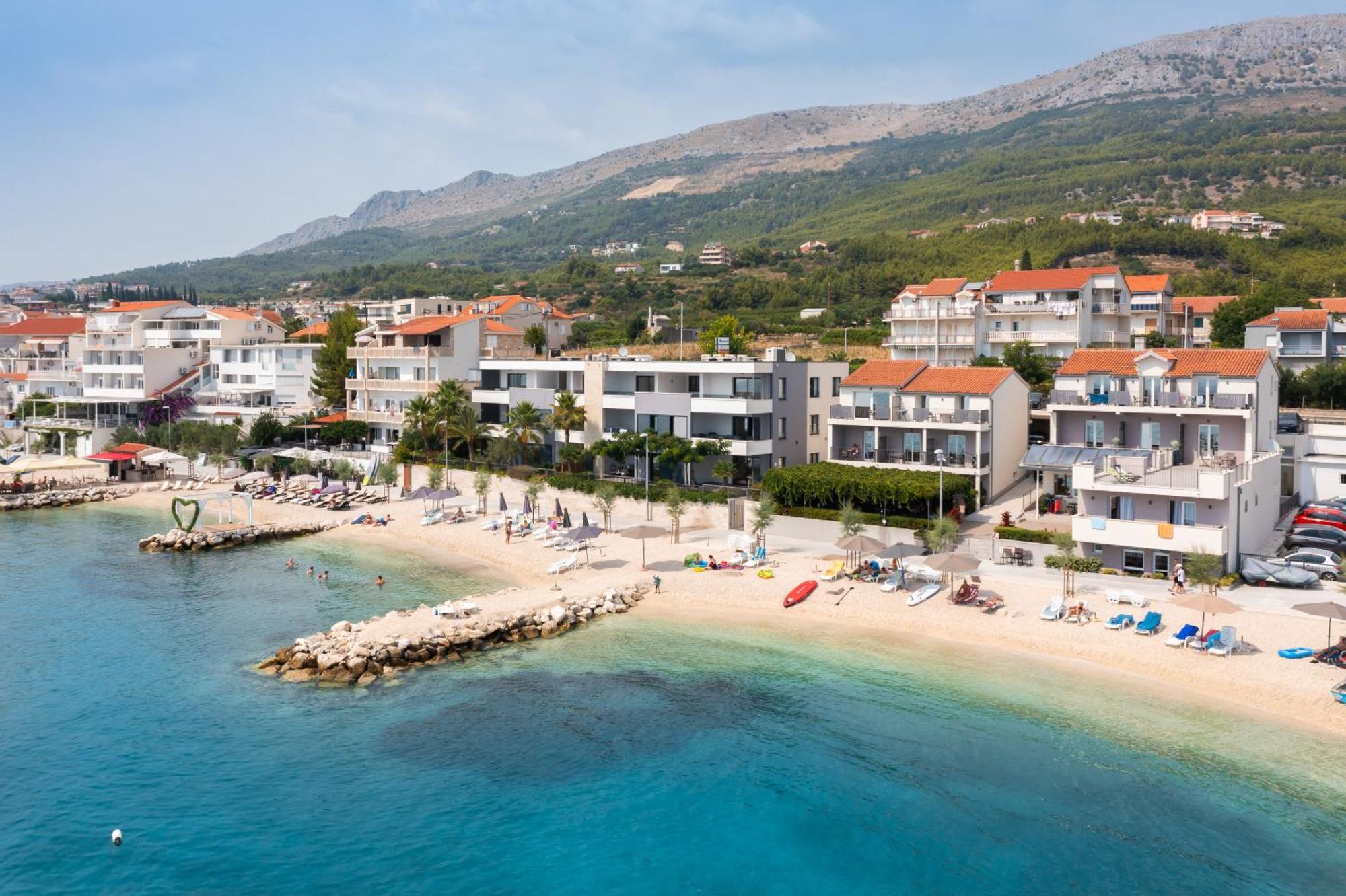 Seaside Luxury Suites Подстрана Екстериор снимка