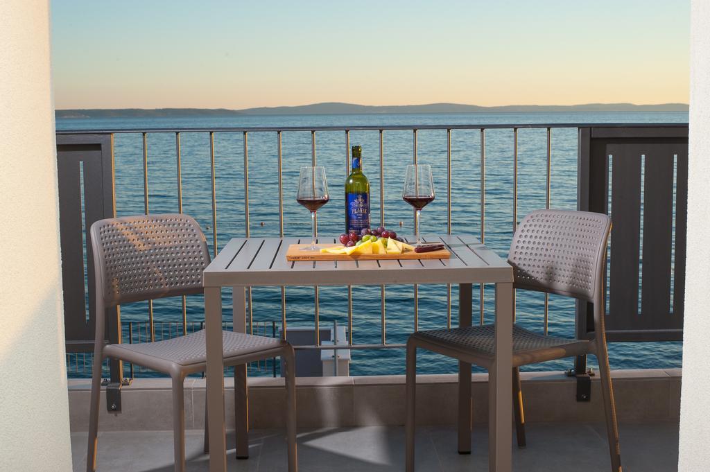 Seaside Luxury Suites Подстрана Екстериор снимка