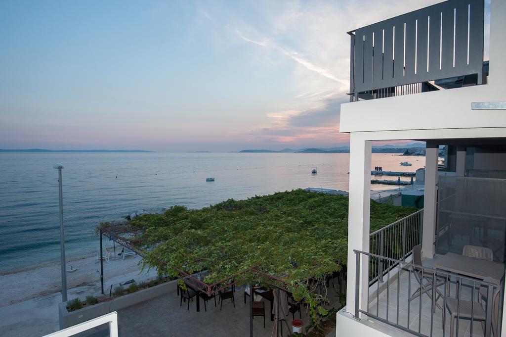 Seaside Luxury Suites Подстрана Екстериор снимка
