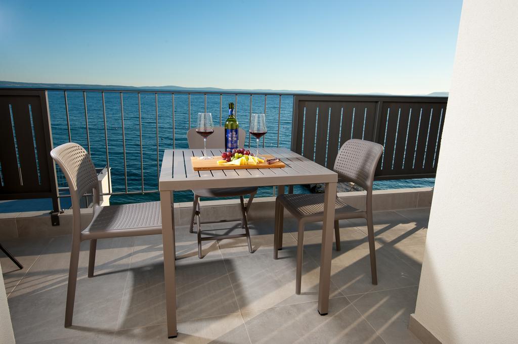 Seaside Luxury Suites Подстрана Екстериор снимка