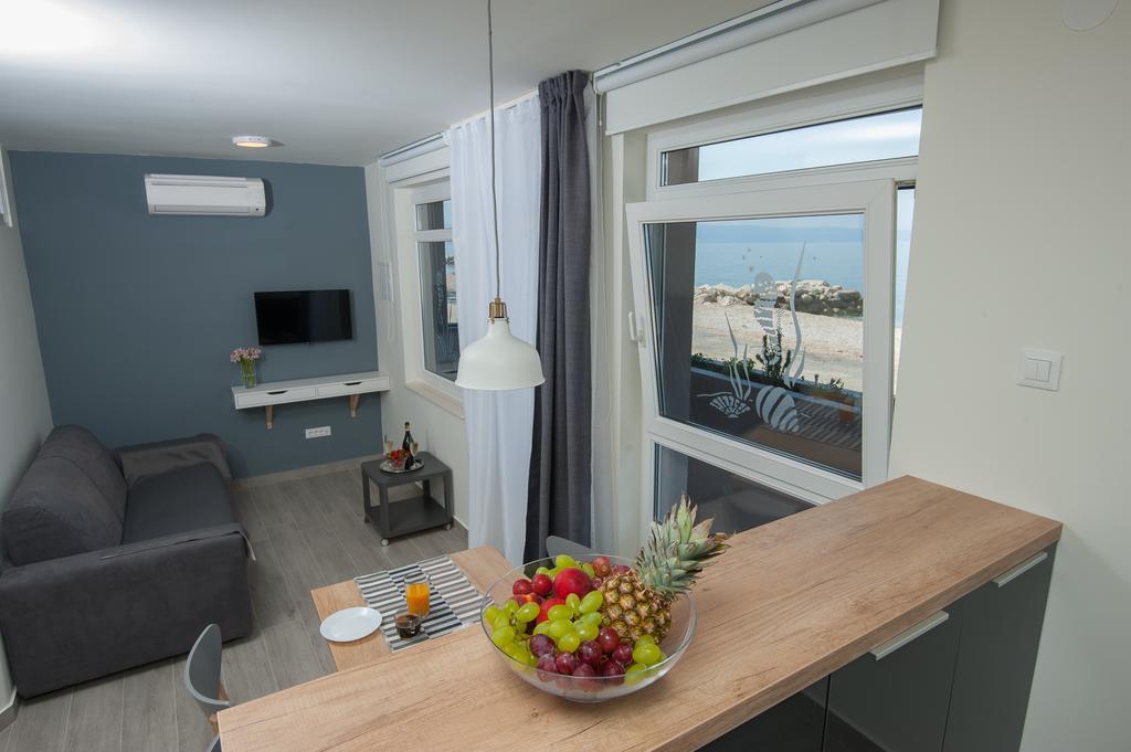 Seaside Luxury Suites Подстрана Екстериор снимка