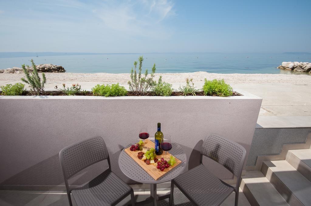 Seaside Luxury Suites Подстрана Екстериор снимка