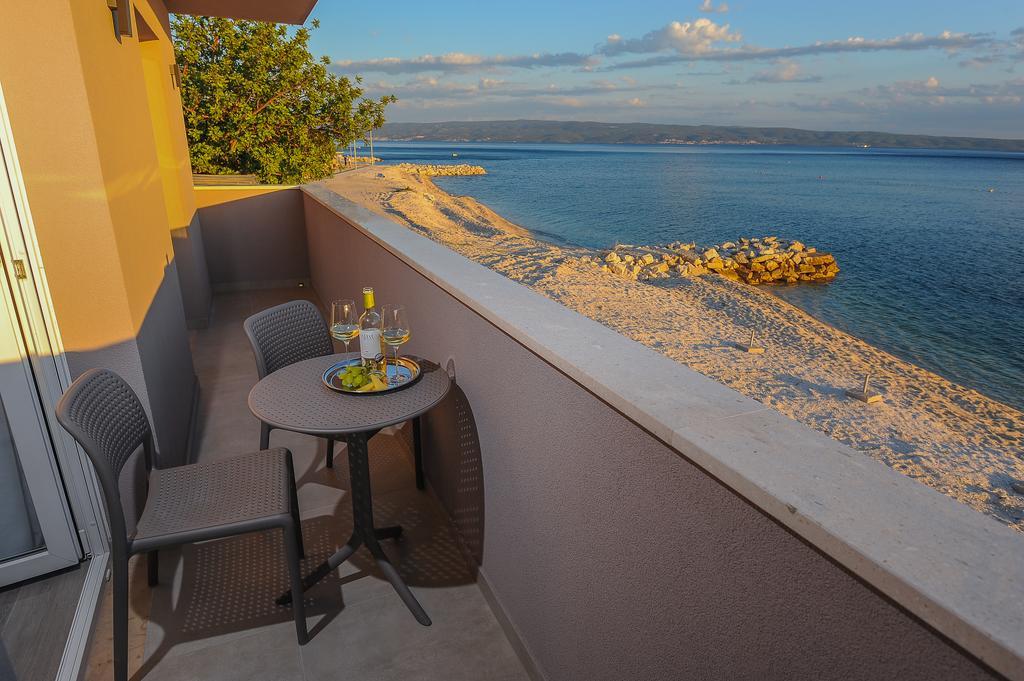 Seaside Luxury Suites Подстрана Екстериор снимка