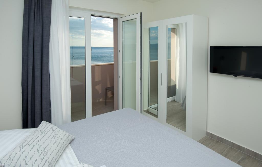 Seaside Luxury Suites Подстрана Екстериор снимка