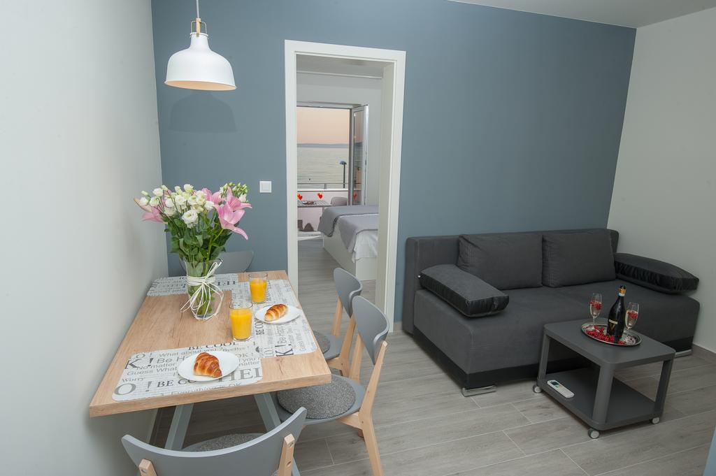 Seaside Luxury Suites Подстрана Екстериор снимка