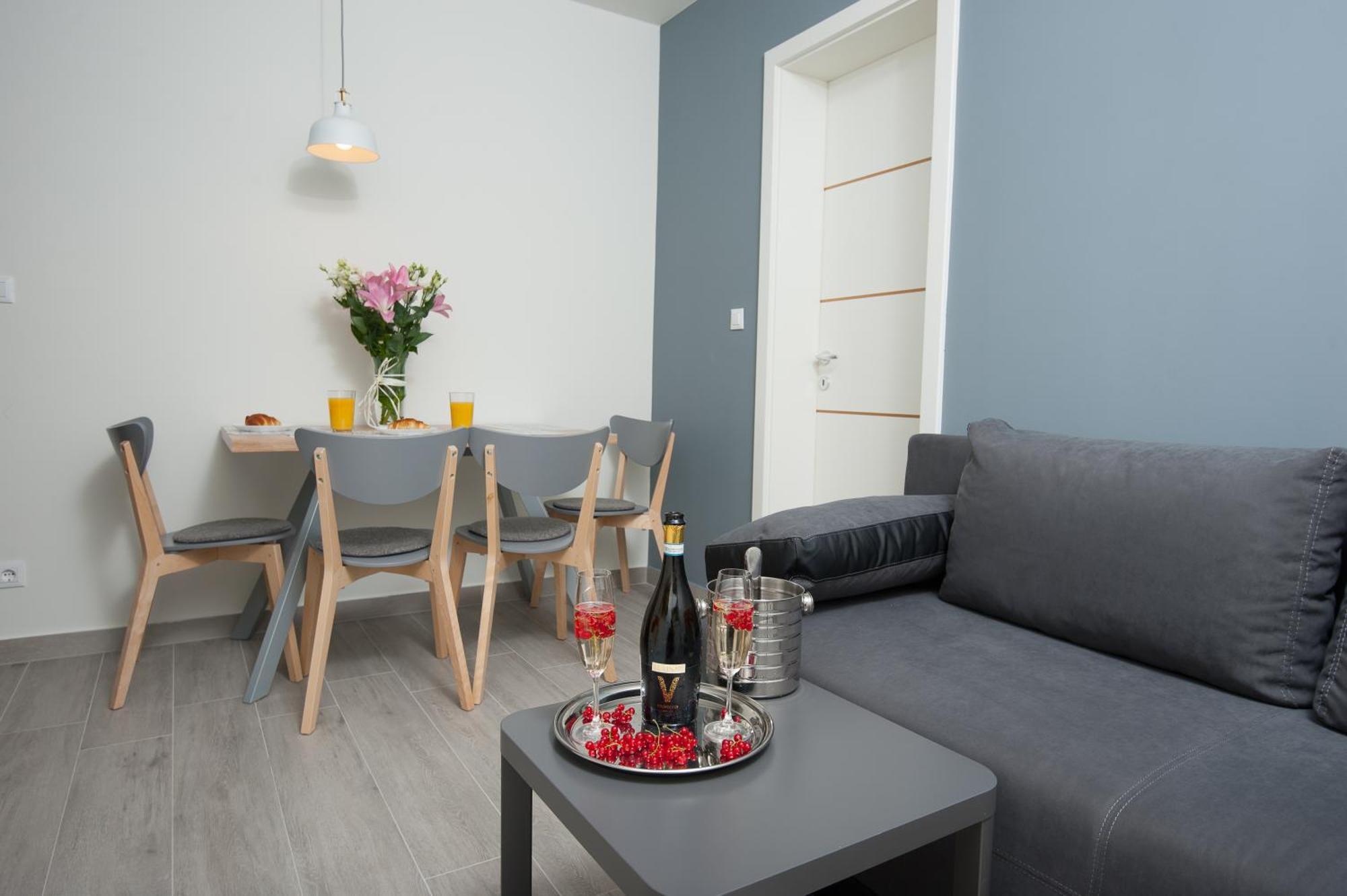 Seaside Luxury Suites Подстрана Екстериор снимка