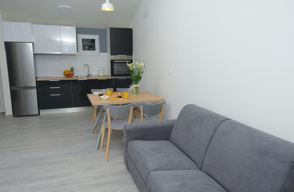 Seaside Luxury Suites Подстрана Екстериор снимка