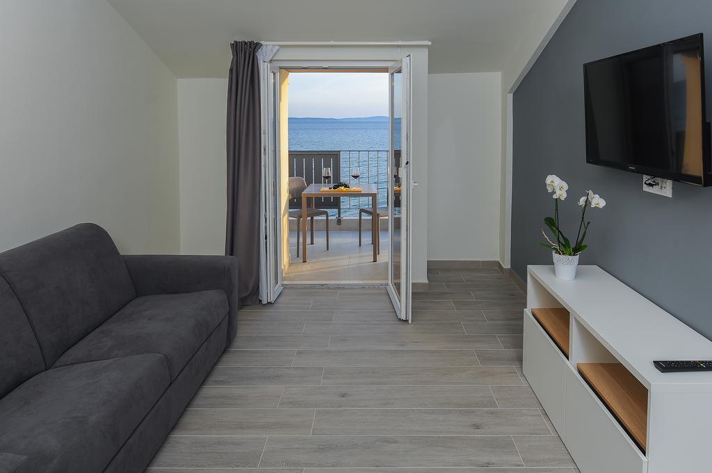Seaside Luxury Suites Подстрана Екстериор снимка