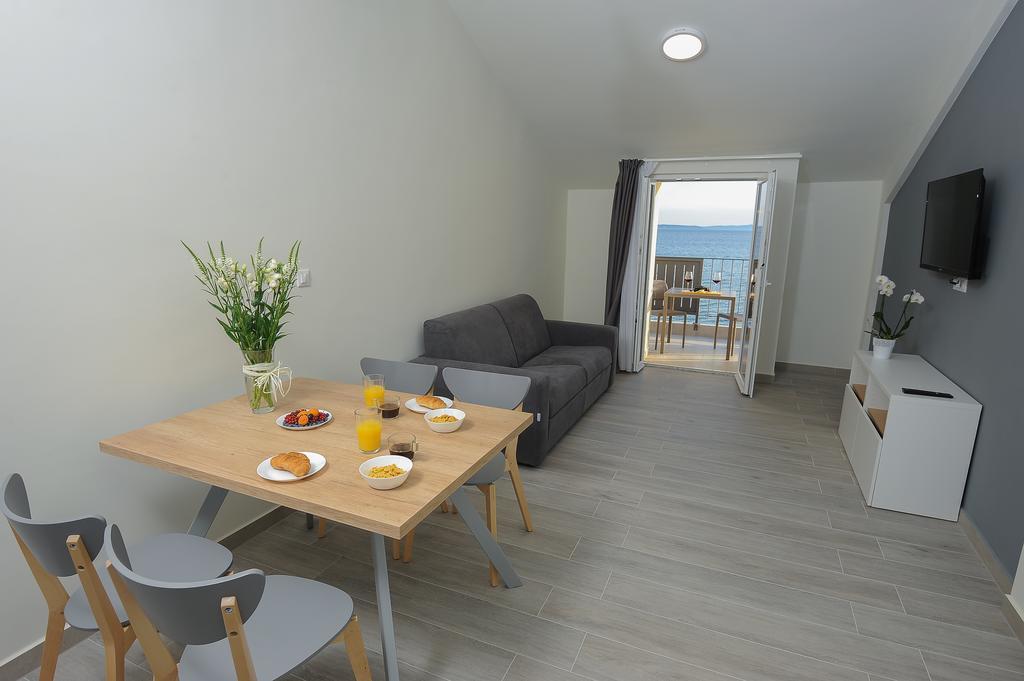 Seaside Luxury Suites Подстрана Екстериор снимка