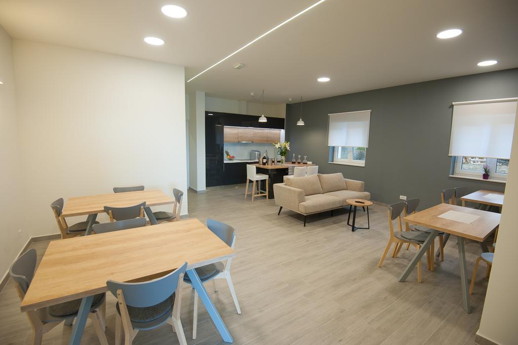 Seaside Luxury Suites Подстрана Екстериор снимка