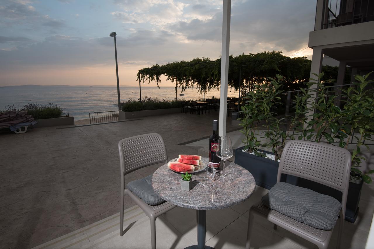 Seaside Luxury Suites Подстрана Екстериор снимка