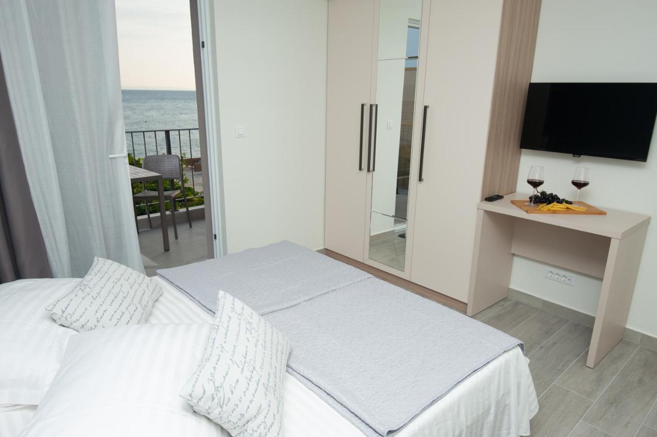 Seaside Luxury Suites Подстрана Стая снимка